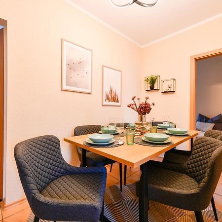 Fuerst-Pueckler-Apartment_Bis 6 Personen_Waschmaschine_Kueche_2X Parkplaetze_Terrasse_Netflix Cottbus Dış mekan fotoğraf