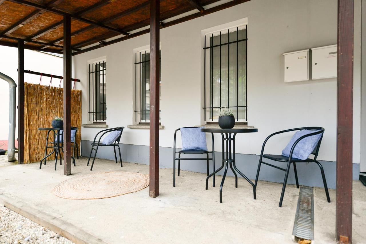 Fuerst-Pueckler-Apartment_Bis 6 Personen_Waschmaschine_Kueche_2X Parkplaetze_Terrasse_Netflix Cottbus Dış mekan fotoğraf