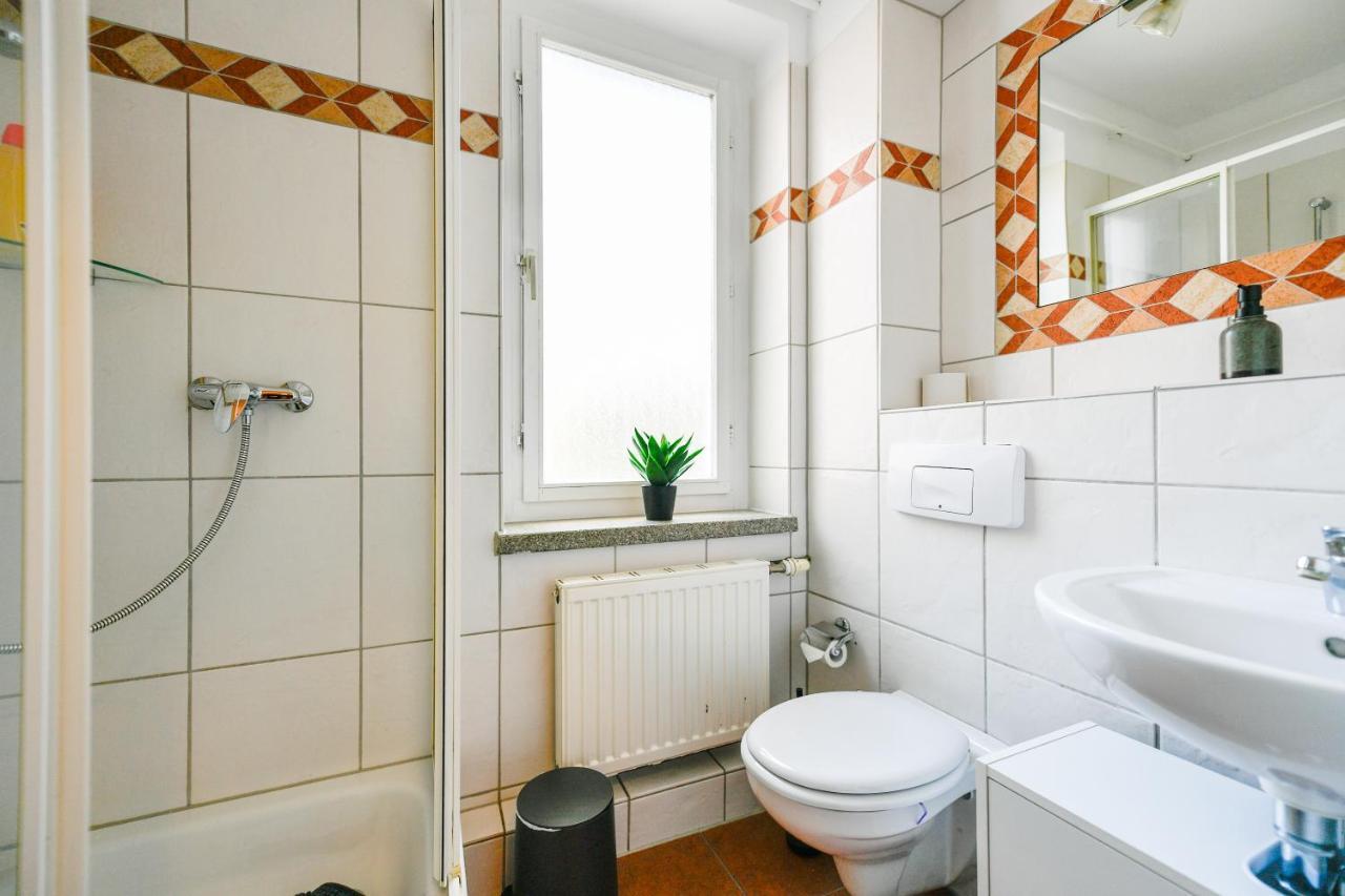 Fuerst-Pueckler-Apartment_Bis 6 Personen_Waschmaschine_Kueche_2X Parkplaetze_Terrasse_Netflix Cottbus Dış mekan fotoğraf